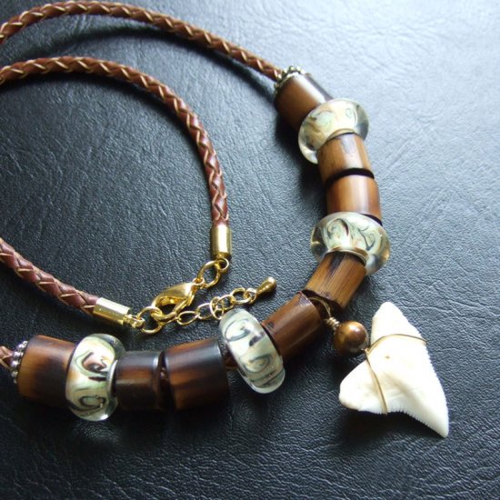 【表示現品】2.5cm メジロザメの歯ペンダント - 20839zhb