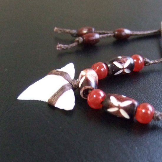 【表示現品】サメの歯ネックレス（大型オオメジロザメ上あご 2.5cm） - 20859zhb