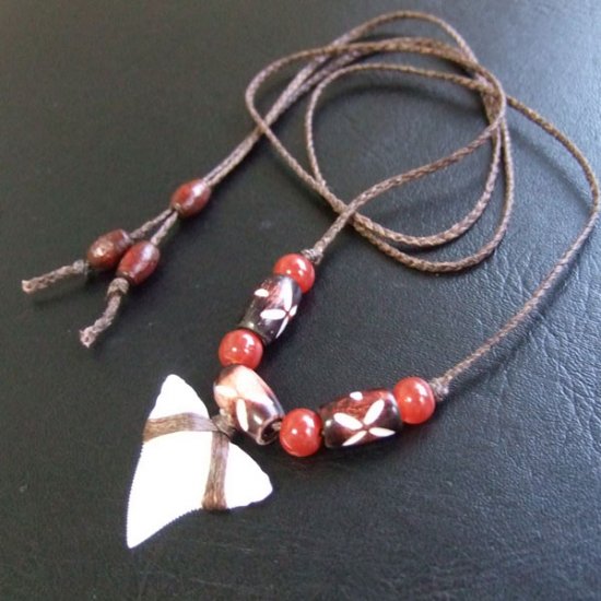 【表示現品】サメの歯ネックレス（大型オオメジロザメ上あご 2.5cm） - 20859zhb