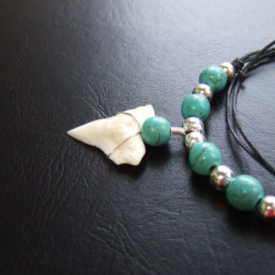 2.5cm メジロザメの歯ネックレス（上あごの歯） - 20870zhb