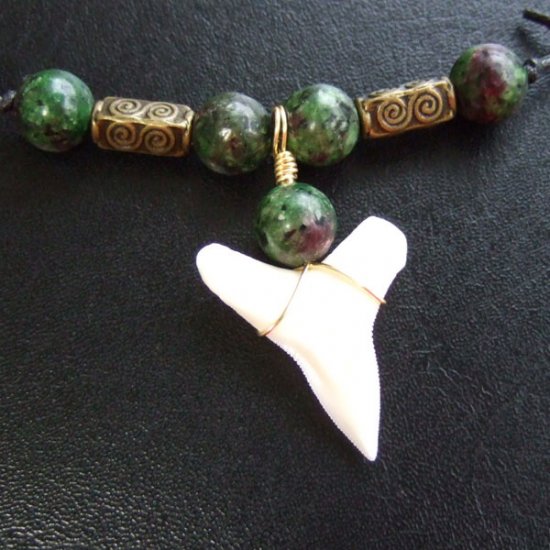 2.5cm メジロザメの歯ネックレス（下あごの歯） - 20871zhb