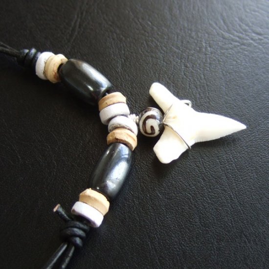 【表示現品】オオメジロザメの歯（下あご）ネックレス - 20898zhb