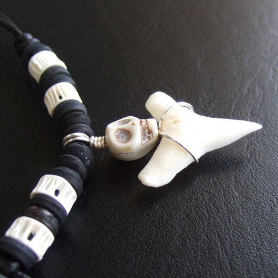 【表示現品】オオメジロザメの歯（下あご）ネックレス - 20899zhb