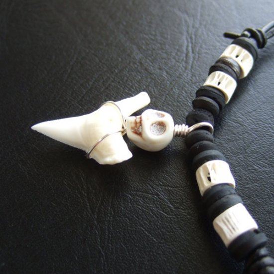 【表示現品】オオメジロザメの歯（下あご）ネックレス - 20899zhb