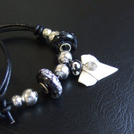 【表示現品】サメの歯ネックレス（オオメジロザメの歯） - 20927zhb