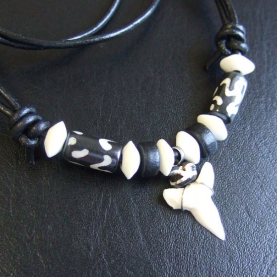 【表示現品】サメの歯ネックレス（オオメジロザメの歯） - 20928zhb