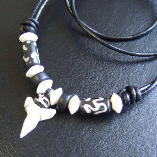 【表示現品】サメの歯ネックレス（オオメジロザメの歯） - 20928zhb