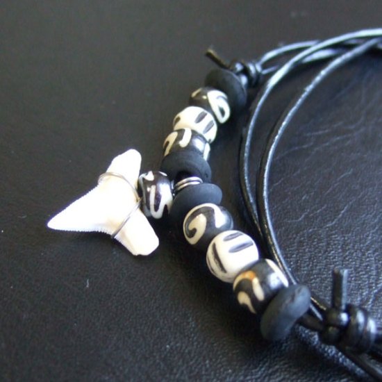 【表示現品】サメの歯ネックレス（オオメジロザメの歯） - 20929zhb