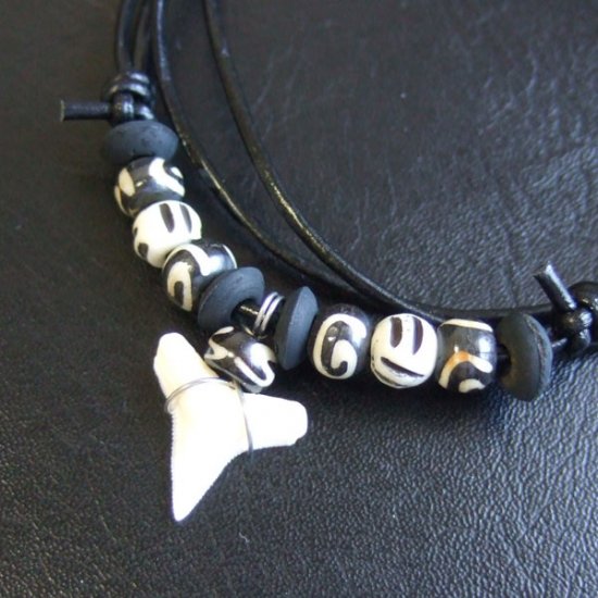 【表示現品】サメの歯ネックレス（オオメジロザメの歯） - 20929zhb