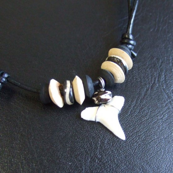 【表示現品】サメの歯ネックレス（オオメジロザメの歯） - 20931zhb