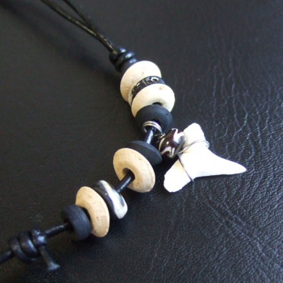 【表示現品】サメの歯ネックレス（オオメジロザメの歯） - 20931zhb