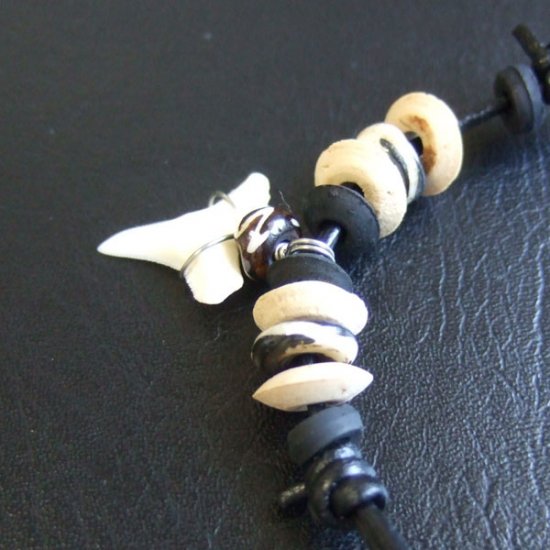 【表示現品】サメの歯ネックレス（オオメジロザメの歯） - 20931zhb