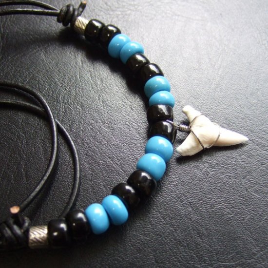 【表示現品】オオメジロザメの歯（下）ウッドビーズチョーカー - 20945zhb