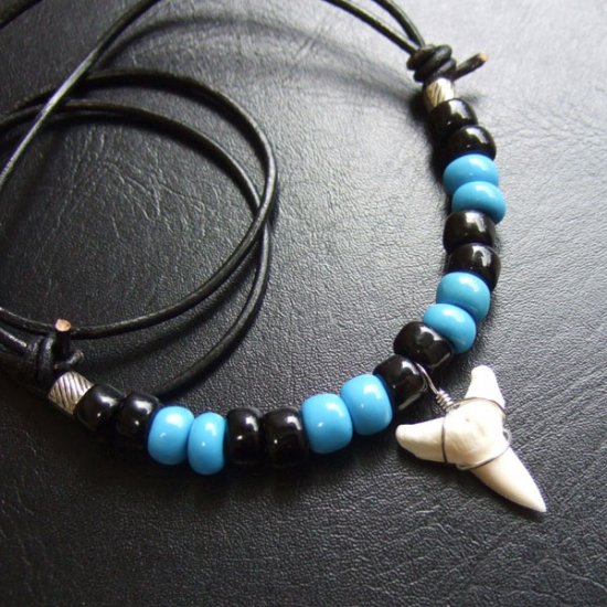 【表示現品】オオメジロザメの歯（下）ウッドビーズチョーカー - 20945zhb