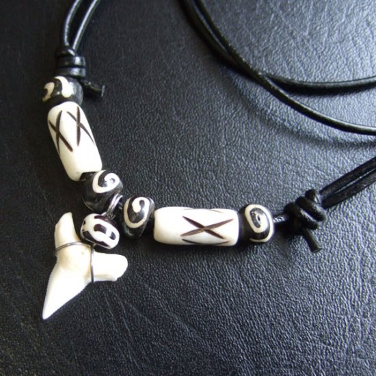 【表示現品】ミニサイズメジロザメ の歯ネックレス - 20955zhb