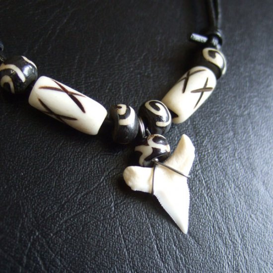 【表示現品】ミニサイズメジロザメ の歯ネックレス - 20955zhb