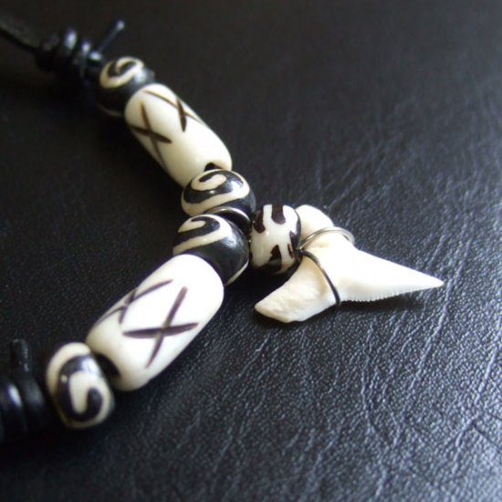 【表示現品】ミニサイズメジロザメ の歯ネックレス - 20955zhb