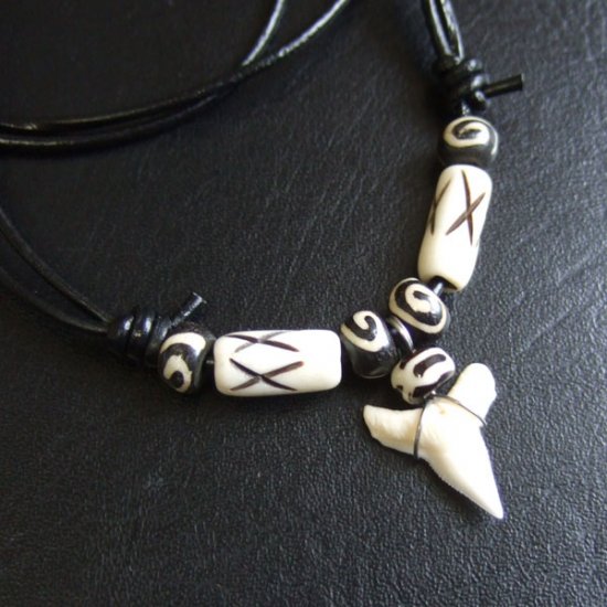 【表示現品】ミニサイズメジロザメ の歯ネックレス - 20955zhb