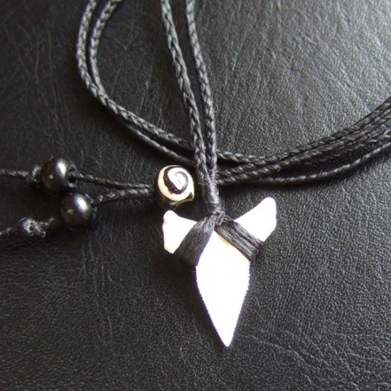 【表示現品】本物のサメの歯（ブル・シャーク）ネックレス - 20987zhb