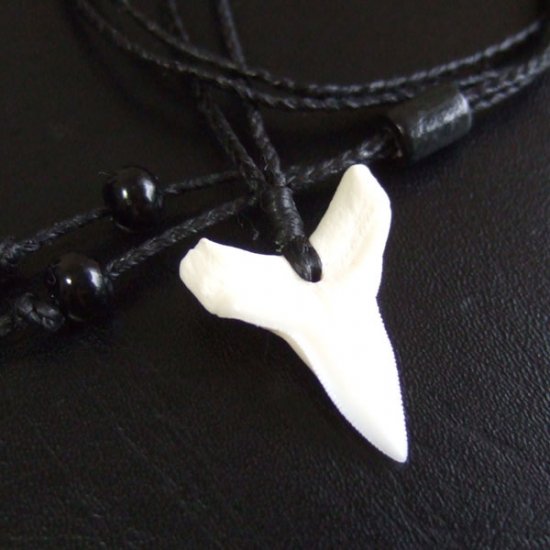 【表示現品】2.6.cm 大型オオメジロザメの歯ペンダント - 21035zhb