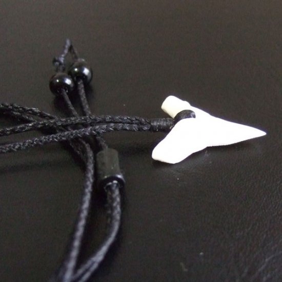 【表示現品】2.6.cm 大型オオメジロザメの歯ペンダント - 21035zhb