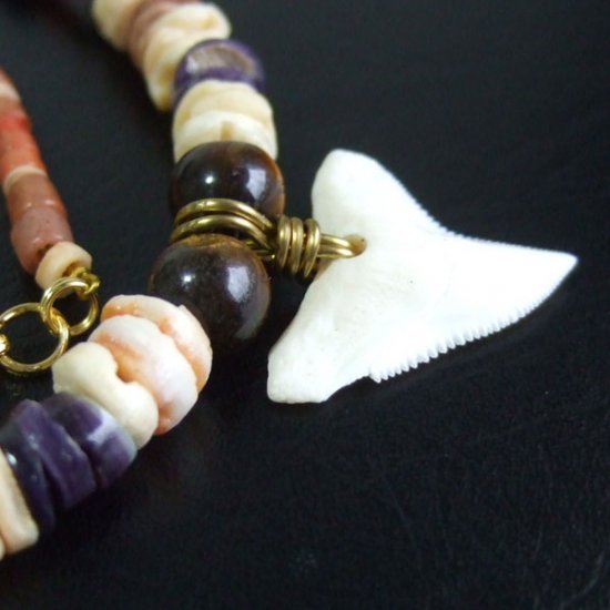 【訳あり現品】オオメジロザメの歯・ビーズネックレス - 21054zhb