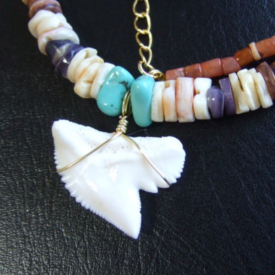 【表示現品】2.5cm タイガーシャークの歯 ビーズネックレス - 21115zhb