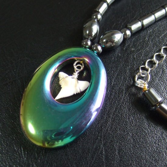 【表示現品】ミニサイズサメの歯ペンダントネックレス - 21116zhb