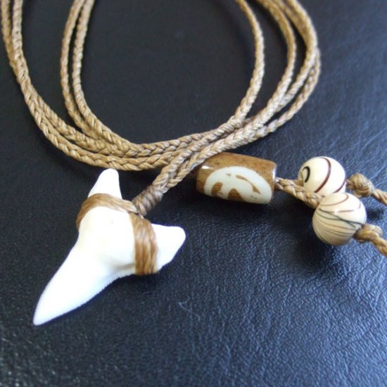 【表示現品】2.6.cm 大型オオメジロザメの歯ペンダント - 21152zhb