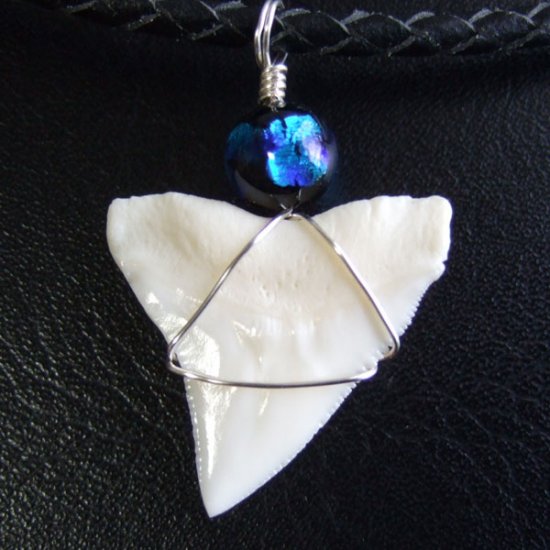 【表示現品】メジロザメの歯 ほたる玉ペンダントトップ - 21168zhb