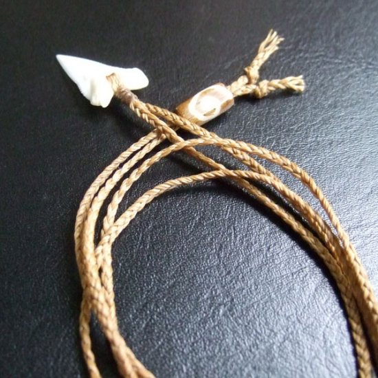 【表示現品】2.1.cm オオメジロザメの上あごの歯ペンダント - 21186zhb