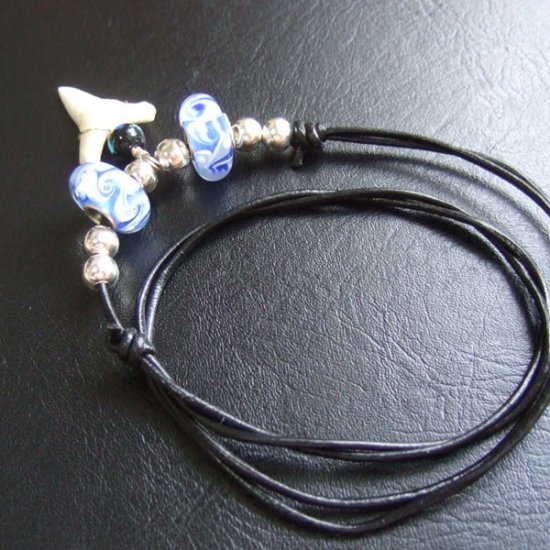 【表示現品】メジロザメの歯 トンボ玉ペンダント - 21202zhb