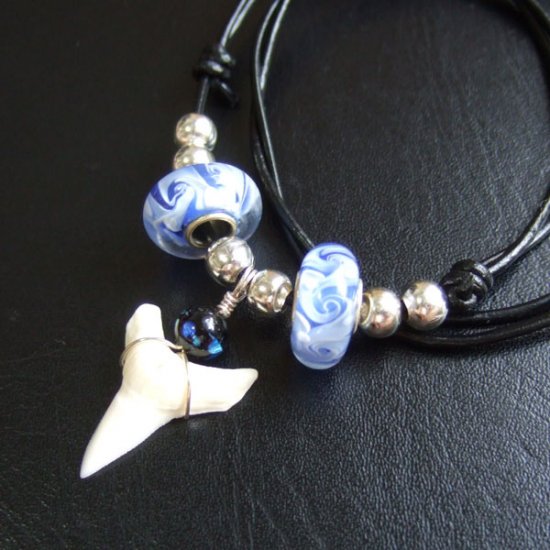 【表示現品】メジロザメの歯 トンボ玉ペンダント - 21202zhb