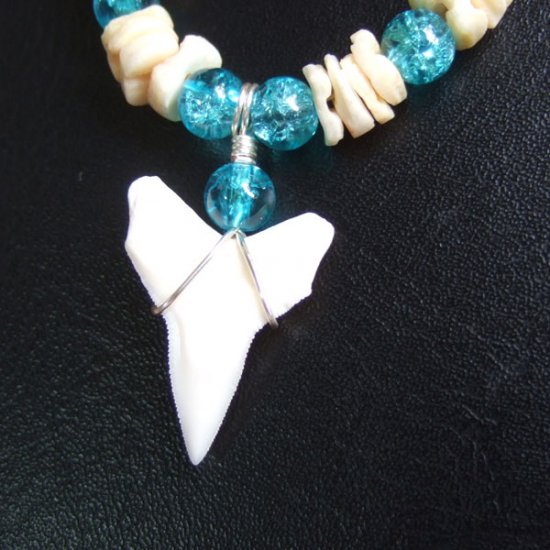 【表示現品】メジロザメの歯グラスビーズネックレス - 21204zhb