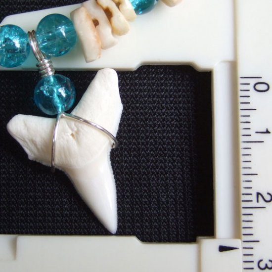 【表示現品】メジロザメの歯グラスビーズネックレス - 21204zhb