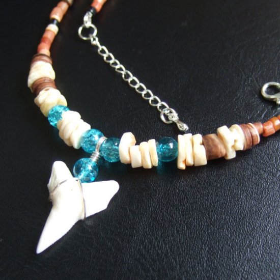 【表示現品】メジロザメの歯グラスビーズネックレス - 21204zhb