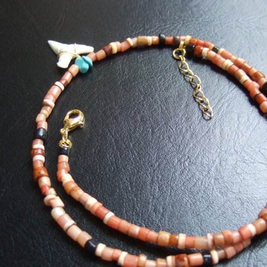 【表示現品】メジロザメの歯ビーズネックレス - 21205zhb