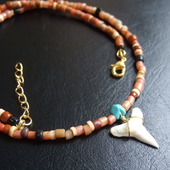 【表示現品】メジロザメの歯ビーズネックレス - 21205zhb