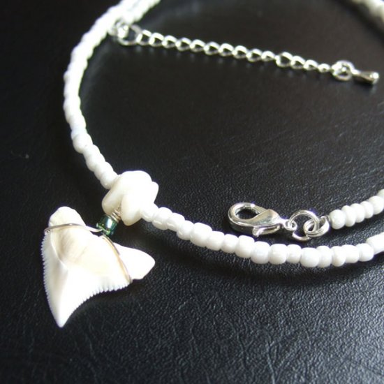 メジロザメの歯 ビーズネックレス - 21207zhb