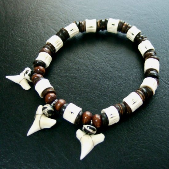 本物のサメの歯ブレスレット - 27038zhc
