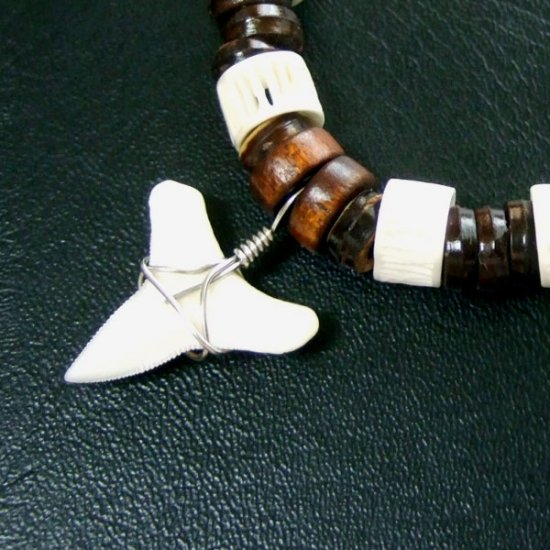 本物のサメの歯ブレスレット - 27039zhc