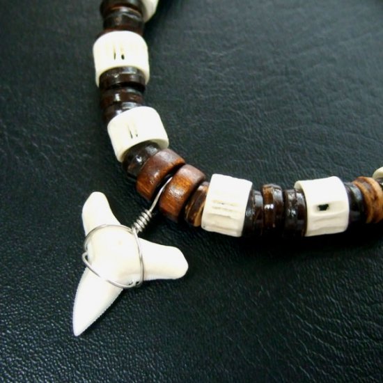 本物のサメの歯ブレスレット - 27039zhc