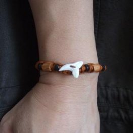 本物のサメの歯レザーブレスレット（茶） - 27055etk