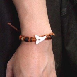 本物のサメの歯レザーブレスレット（茶） - 27062etk