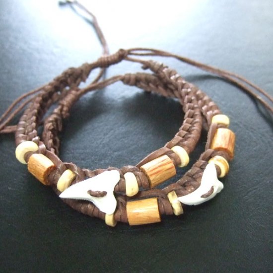 本物のサメの歯レザーブレスレット（こげ茶） - 27064etk