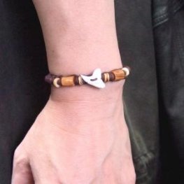 本物のサメの歯レザーブレスレット（こげ茶） - 27064etk