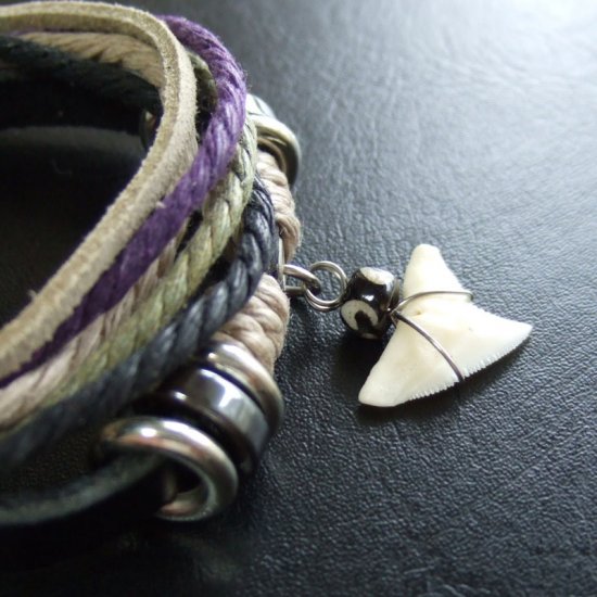 本物のサメの歯ブレスレット - 27083zhc