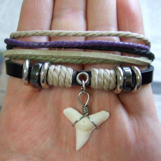 本物のサメの歯ブレスレット - 27095zhc