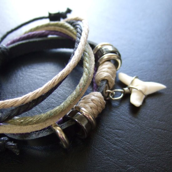 本物のサメの歯ブレスレット - 27095zhc