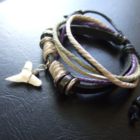 本物のサメの歯ブレスレット - 27095zhc